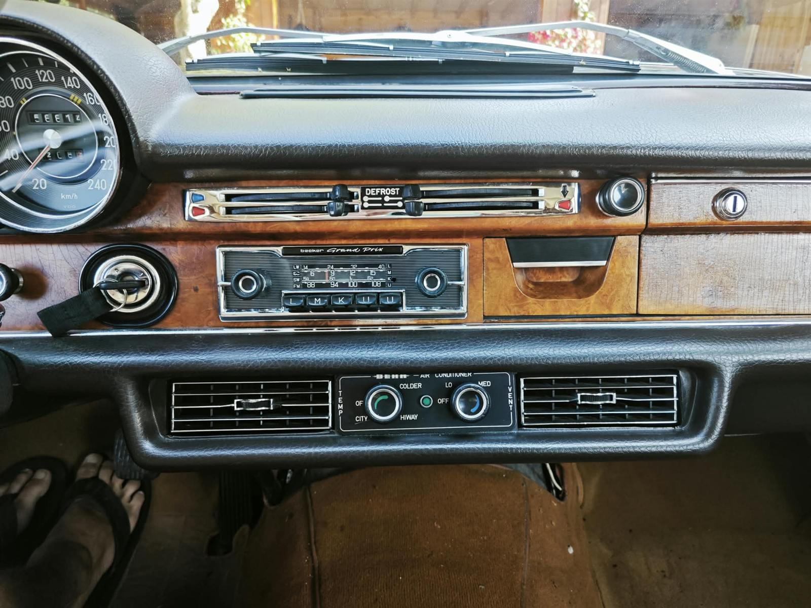 Mercedes 300 SEL photo 15