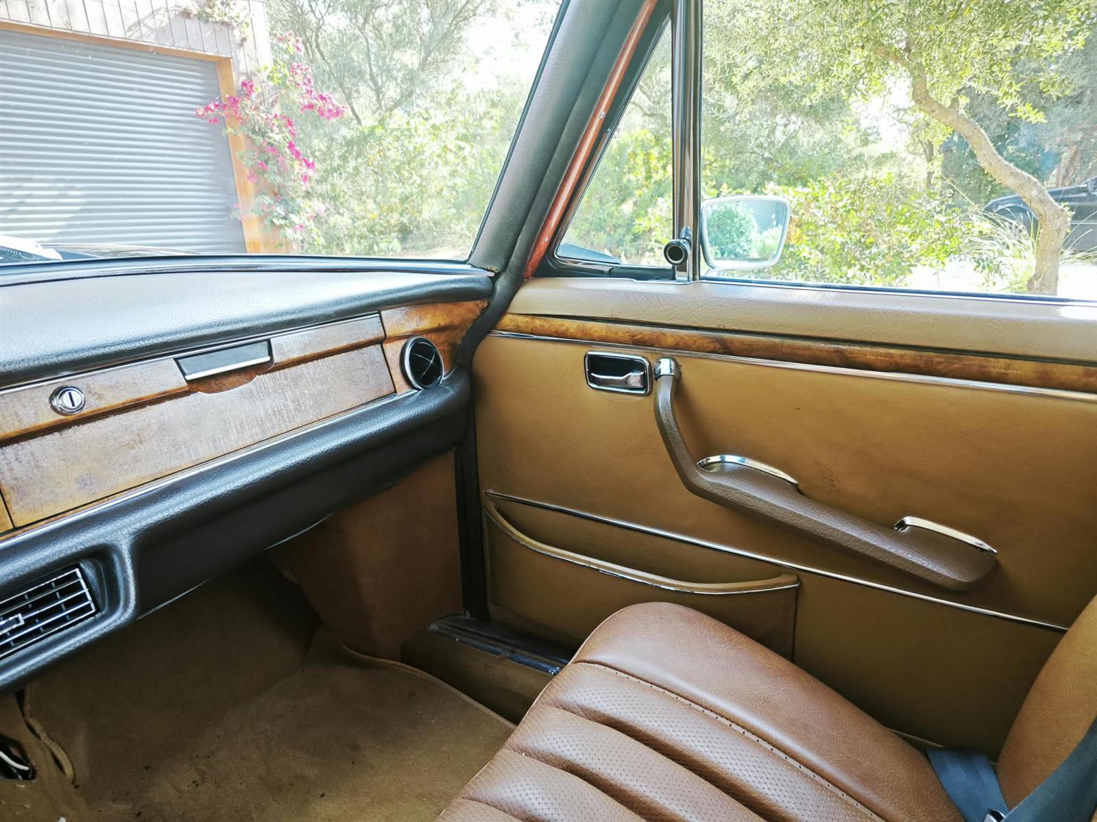 Mercedes 300 SEL photo 17
