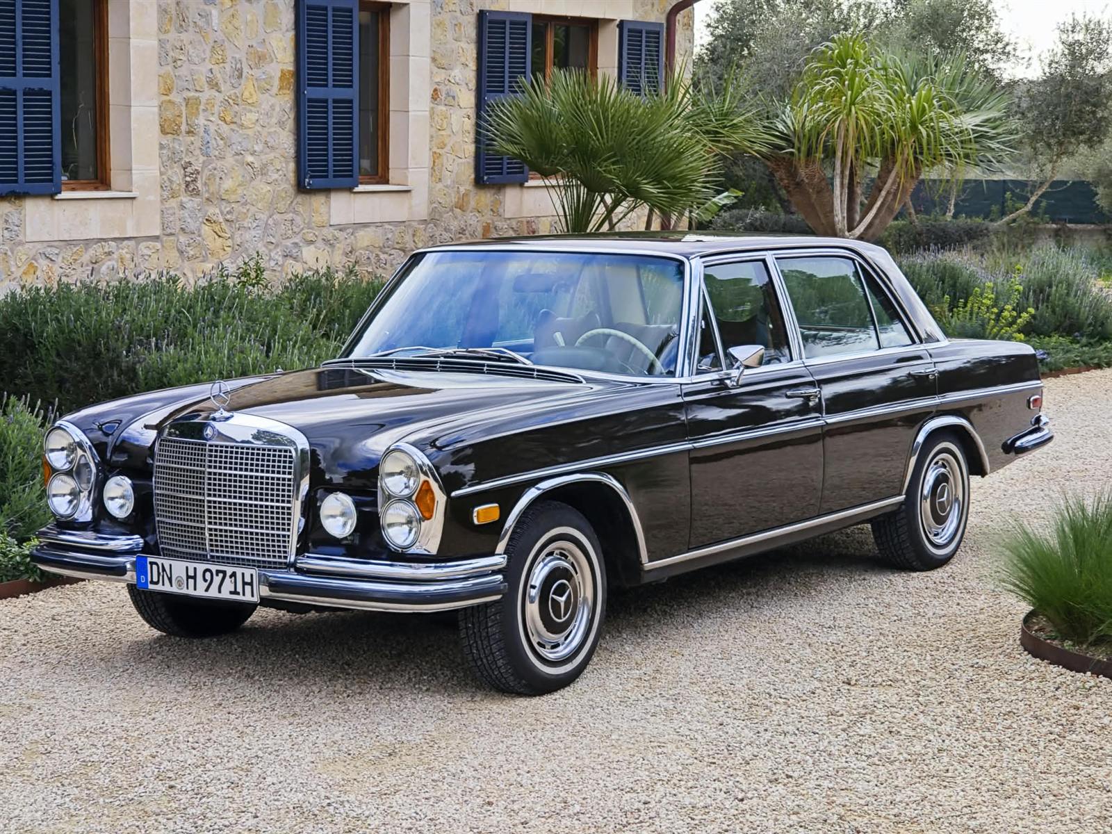 Mercedes 300 SEL photo 18