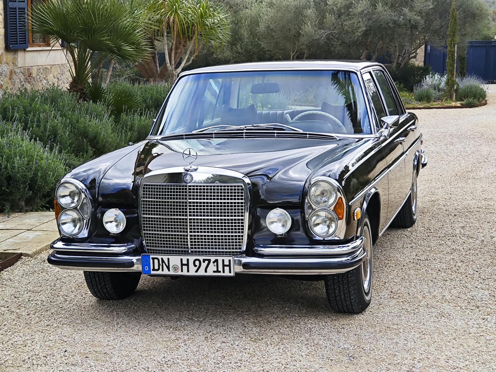Mercedes 300 SEL photo 19