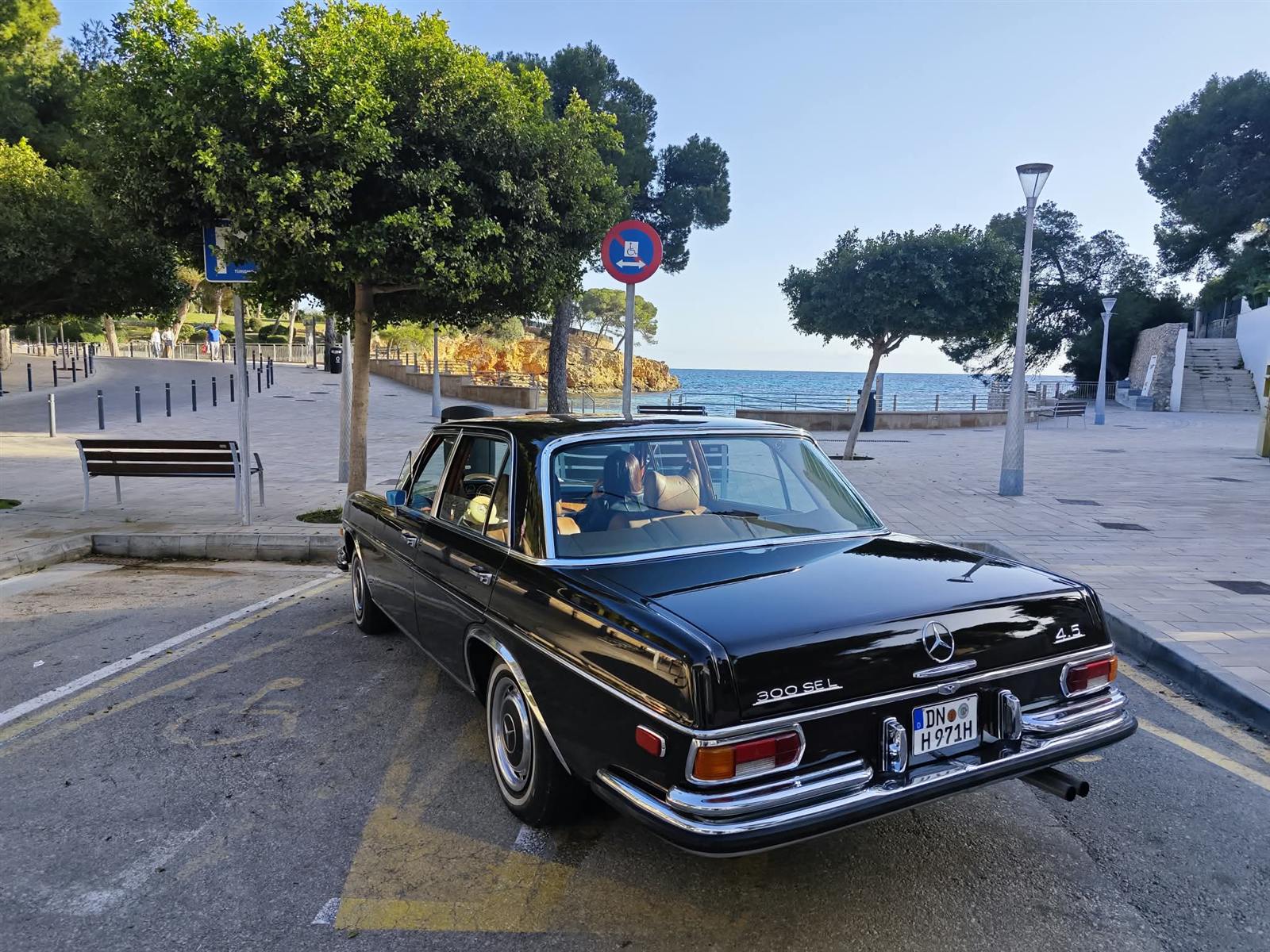 Mercedes 300 SEL photo 23